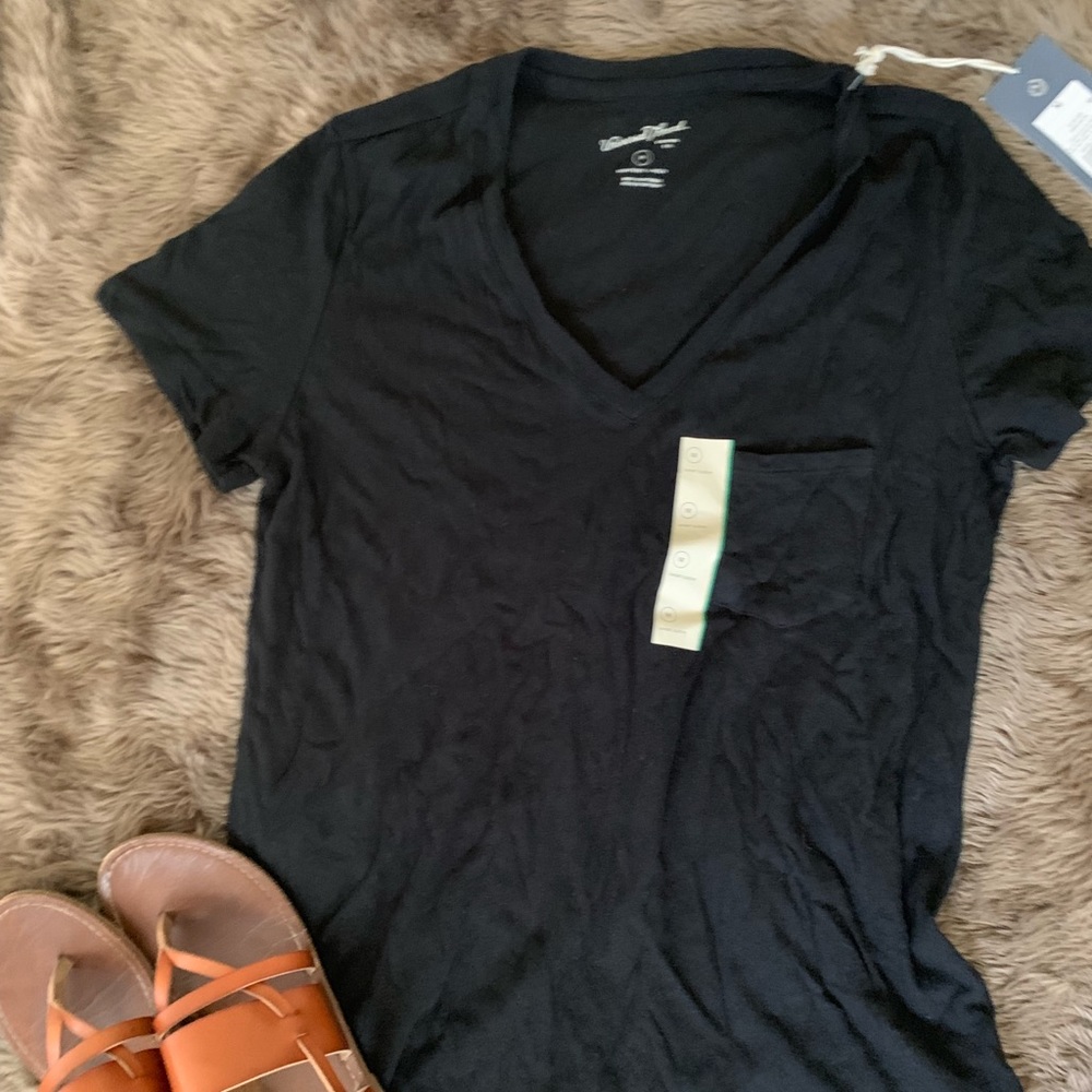 Universal Thread Goods Black Monterey t-shirt